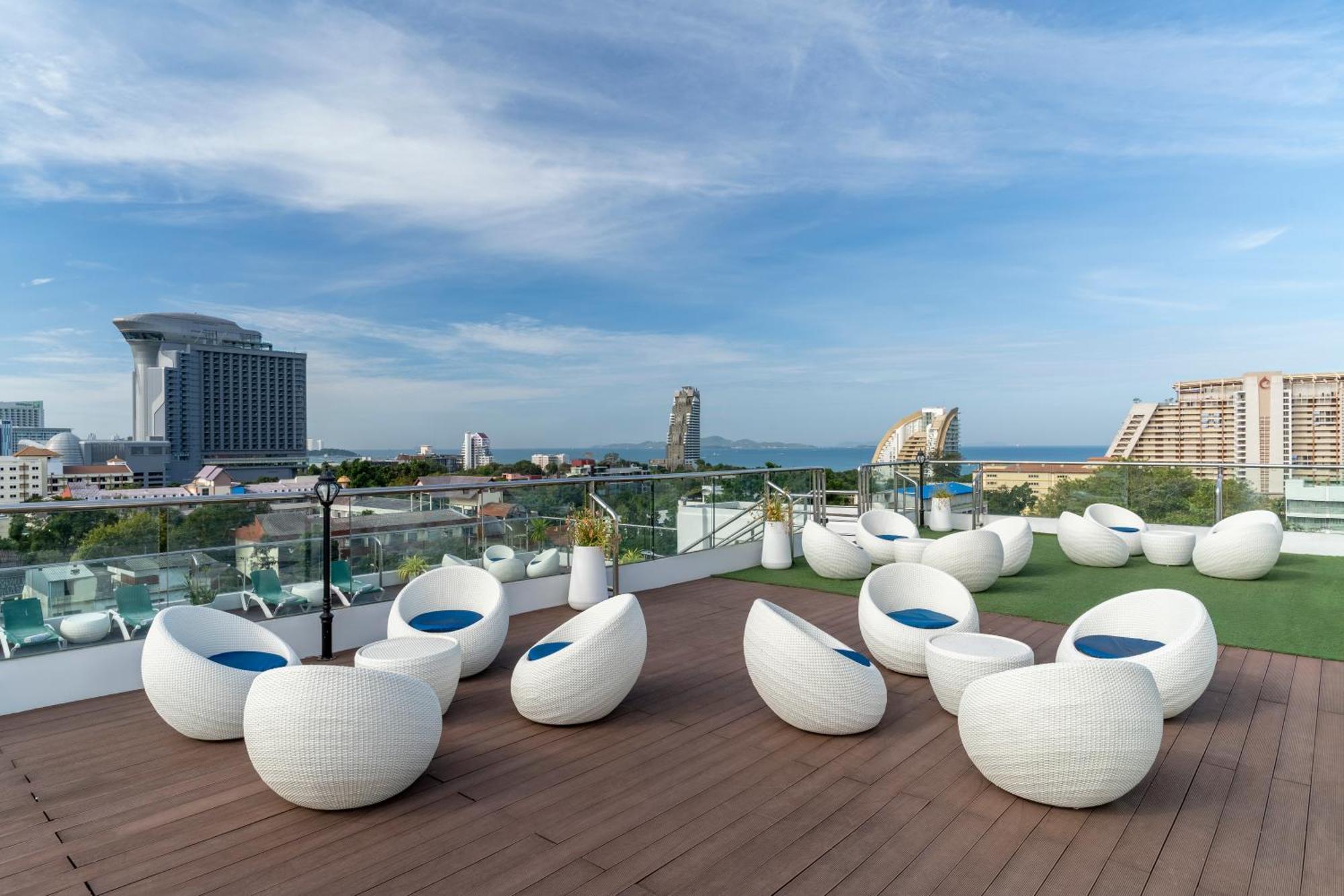 Blue Boat Hotel Jc Pattaya Bagian luar foto